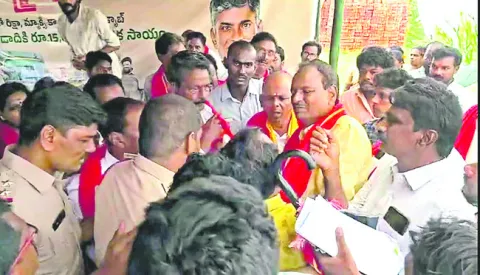 కడుపుకొట్టి.. బుజ్జగింపులా..?