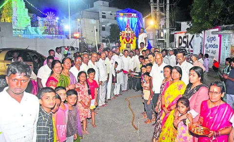 సూర్యప్రభ, చంద్రప్రభలపై శ్రీవారి విహారం