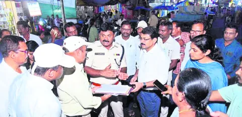 పైడితల్లి జాతర భద్రత ఏర్పాట్ల పరిశీలన