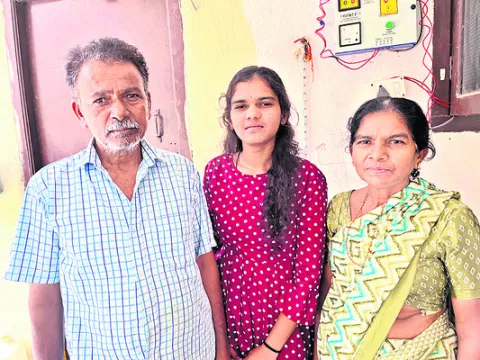 ఆపన్నహస్తం అందించరూ.. 