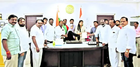 సమస్యల పరిష్కారంపై దృష్టి సారించాలి