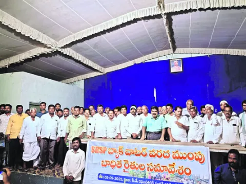 రైతులకు నష్టపరిహారం చెల్లించాలి