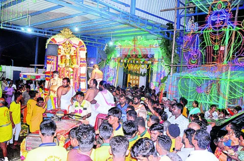 ధరణివరాహస్వామికి గరుడ సేవ 