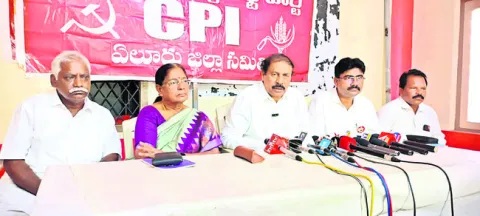 నిర్వాసితులను గాలికొదిలేశారు 