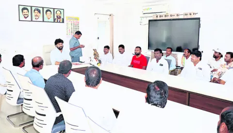 కార్యకర్తలు కష్టపడి పని చేయాలి