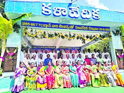 గుర్తుకొస్తున్నాయ్‌.. 