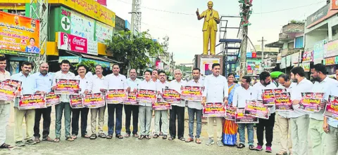గిరిజనులు ఐక్యత చాటాలి