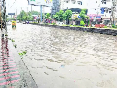 కాలువ కాదు రోడ్డే!