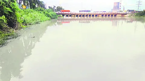 బుడమేరులోకి ఎన్టీటీపీఎస్‌ బూడిద నీరు 