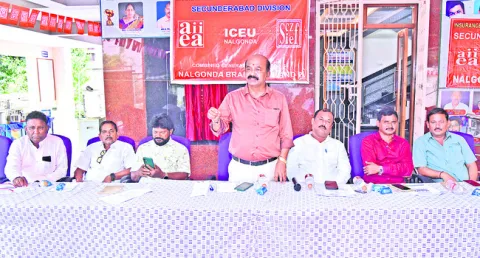 బీమా ఉద్యోగుల పోరాట ఫలితమే జీఎస్టీ రద్దు