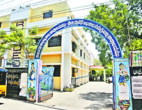 విద్యాశాఖలో బదిలీలలు 