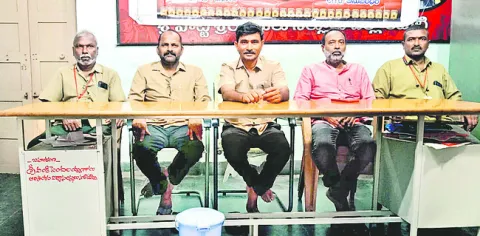 కొందరికే  ‘ఆటో డ్రైవర్ల సేవలో’ పథకం
