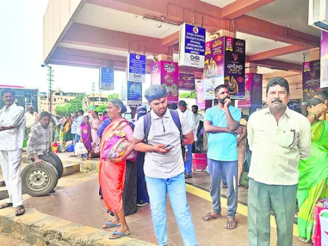 మంత్రి గారూ.. మంథనికి బస్సులేవి..?