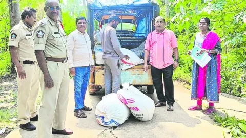 రేషన్‌ బియ్యం స్వాధీనం