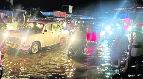 కొత్తవలసలో వర్ష బీభత్సం 