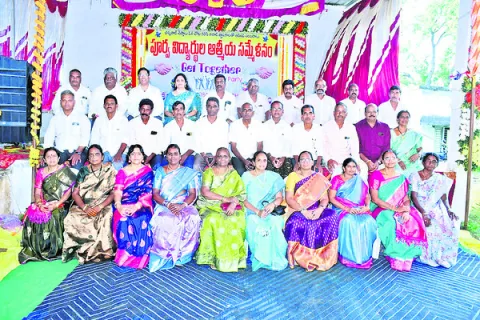 57 ఏళ్ల వయస్సు.. 41ఏళ్ల స్నేహం !