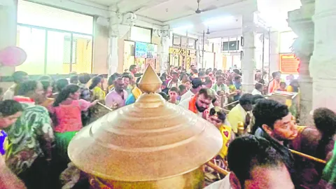 రత్నగిరిపై కొనసాగుతున్న రద్దీ