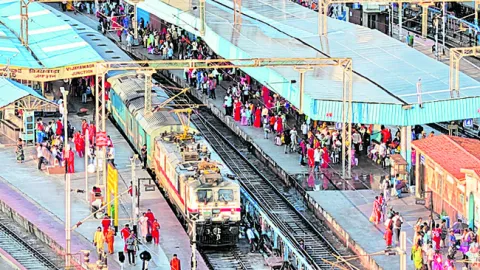 ఒక్క రోజులో బెజవాడ రైల్వే డివిజన్‌కు రూ.5 కోట్ల ఆదాయం