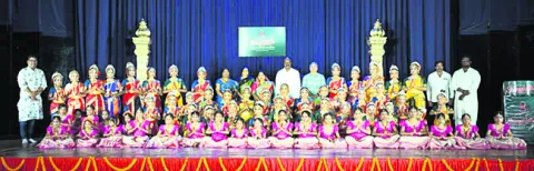 సమ్మోహనభరితం.. నృత్యవిన్యాసం 