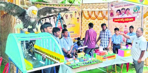 ఆకట్టుకున్న విద్య, వైజ్ఞానిక ప్రదర్శన