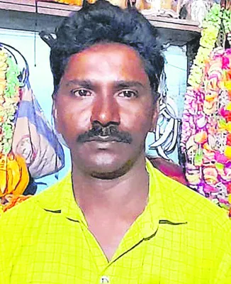 అవకాశాలు లేకుంటే పస్తులే 
