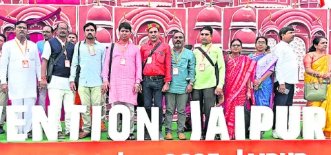 జాతీయ మహాసభల్లో జిల్లా టీచర్లు
