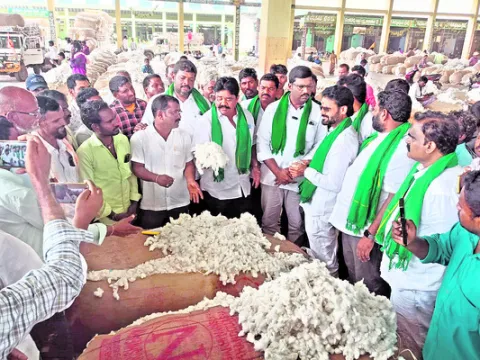రైతులను ఆదుకోవడంలో ప్రభుత్వం విఫలం