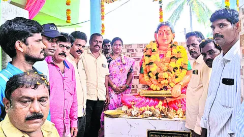 కవయిత్రి మొల్ల విగ్రహావిష్కరణ