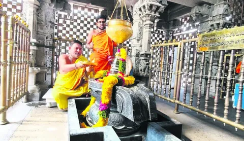 మహాశివుడికి సంప్రదాయ పూజలు 