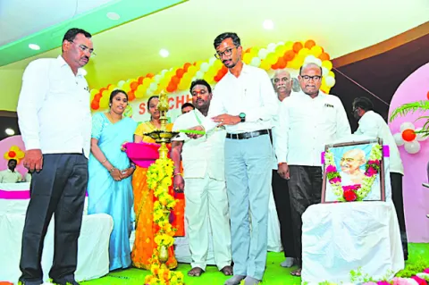 క్లాప్‌ మిత్రల కృషితోనే జిల్లాకు అవార్డులు 