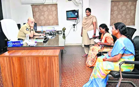 బాధితులకు పోలీస్‌ శాఖ భరోసా  
