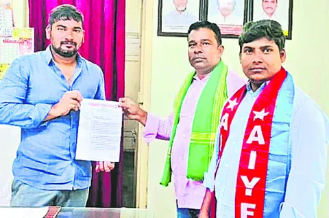 గిరిజన శాఖ మంత్రి రాజీనామా చేయాలి 