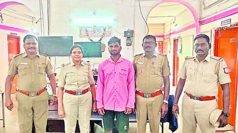 ట్రాఫిక్‌ పోలీసుపై దాడి 