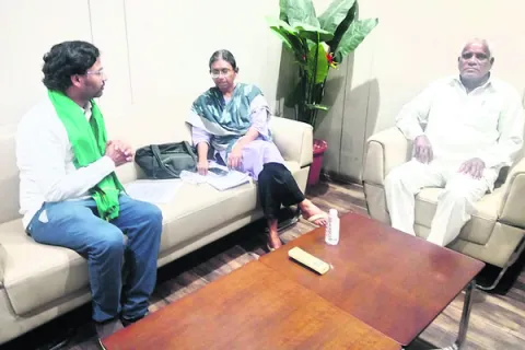 అలైన్‌మెంట్‌పై హామీ నిలబెట్టుకోవాలి