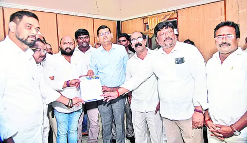 పీపీపీ నిర్ణయాన్ని ఉపసంహరించుకోవాలి 