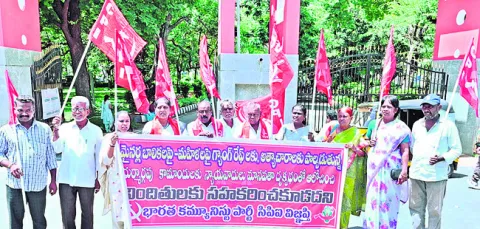 వారికి న్యాయవాదులు సహకరించకూడదు 

