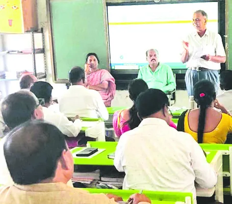 విద్యా ప్రమాణాలు మెరుగుపర్చాలి 