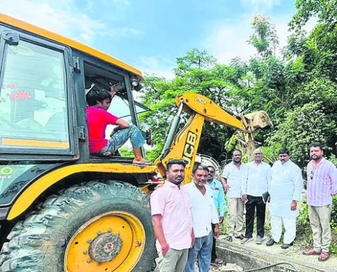 విస్తరణ పనులు ప్రారంభం 