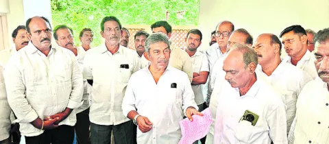 కౌలు రైతులకు అన్యాయం చేస్తే ఊరుకోం 