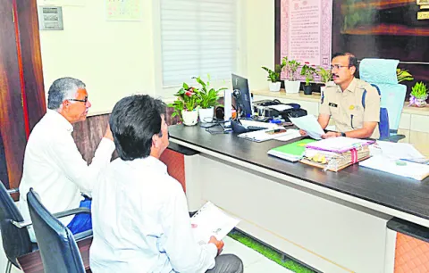 గంజాయి బ్యాచ్‌పై ఫిర్యాదు చేసినా చర్యల్లేవు 