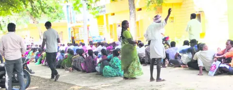 వీడని