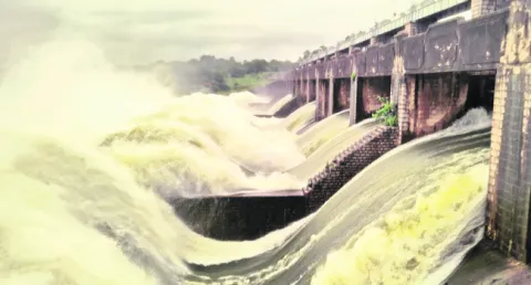 ‘సాగర్‌’ ఐదు గేట్లు ఎత్తివేత