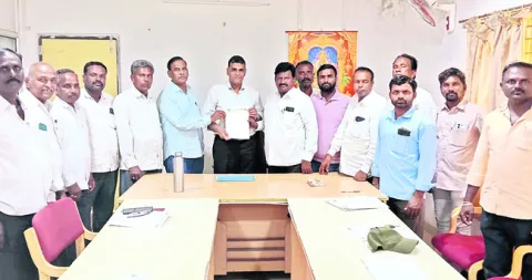 టన్ను చెరుకుకు రూ.6 వేల ధర ఇవ్వాలి 