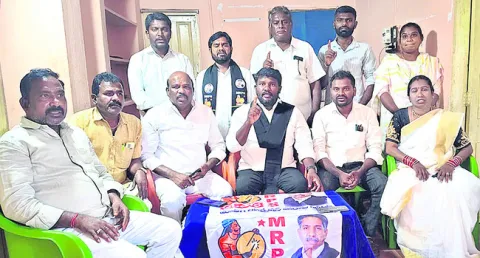 మంత్రి పొన్నం బహిరంగ క్షమాపణ చెప్పాలి
