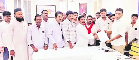 ప్రజల సొమ్ము ప్రైవేట్‌కు కట్టబెట్టడమే పీ3 