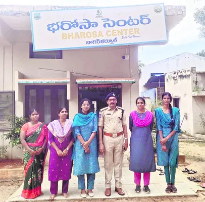 బాధితులకు అండగా నిలవాలి 