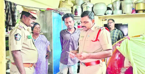 నాగమ్మ కాలనీలో కార్డన్‌ సెర్చ్‌