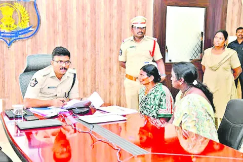 ప్రజా ఫిర్యాదుల పరిష్కారానికి ప్రాధాన్యం 