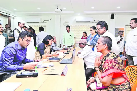 సానుకూల దృక్పథంతో ప్రజా సమస్యల పరిష్కారం