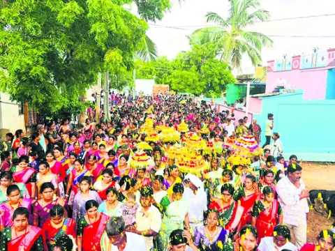 గౌరమ్మ పండుగ.. భక్తిభావం నిండుగా 